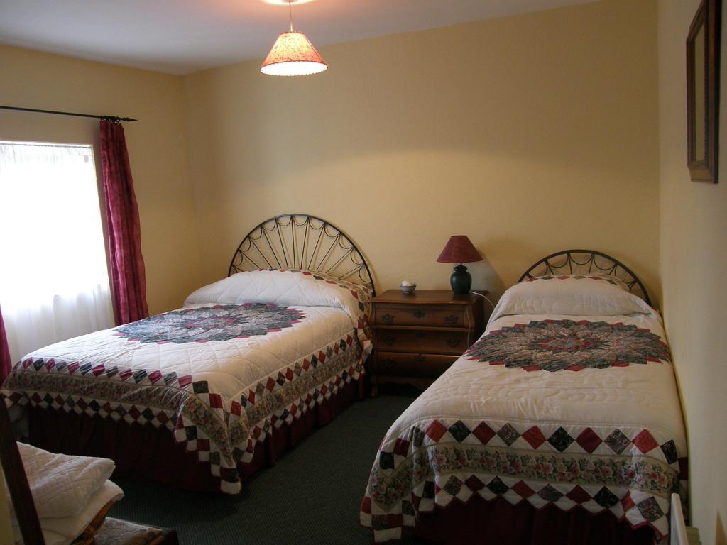 Mellottes B&B Cornamona Room photo